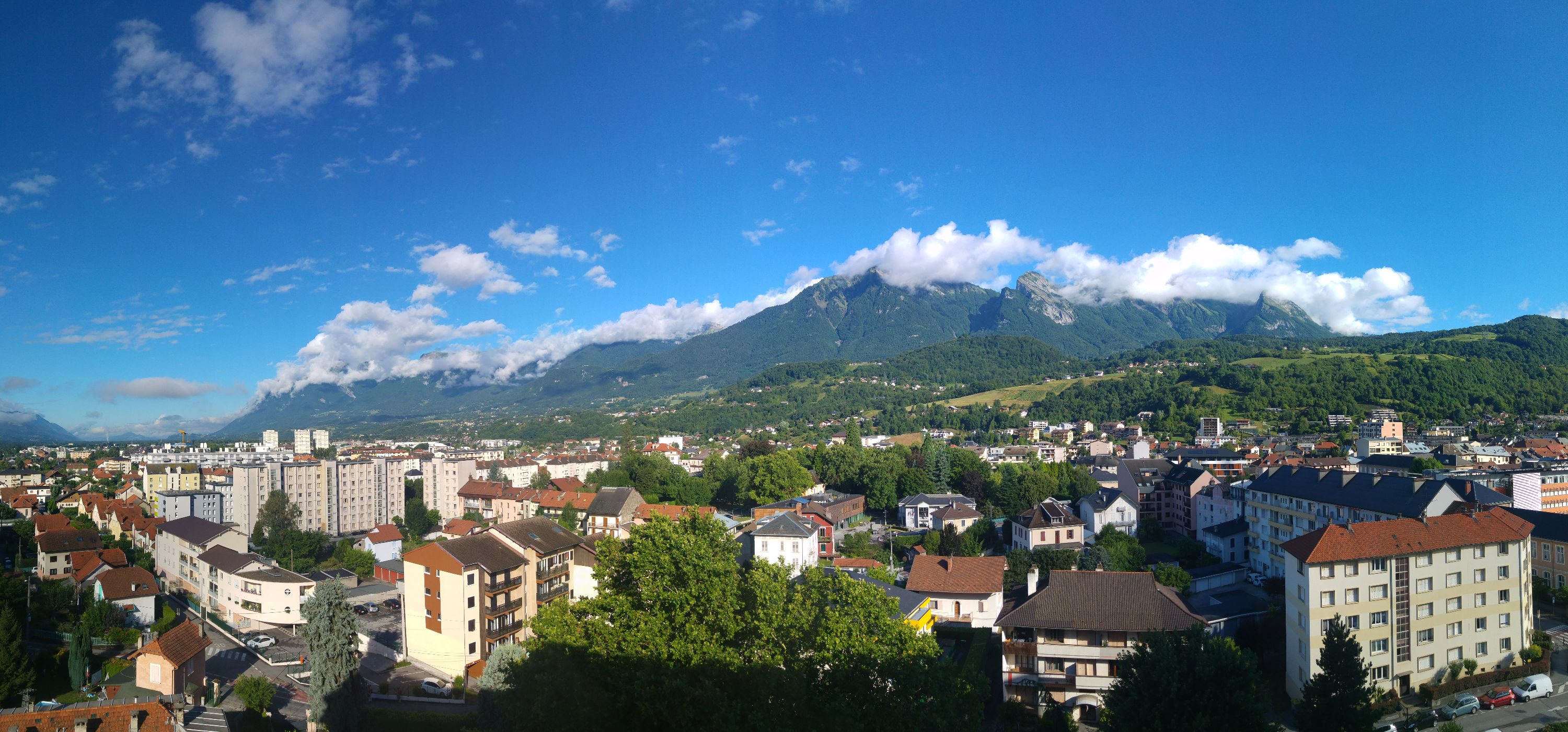 2017-06-30 Panoramique nuages sur le massif des Bauges
