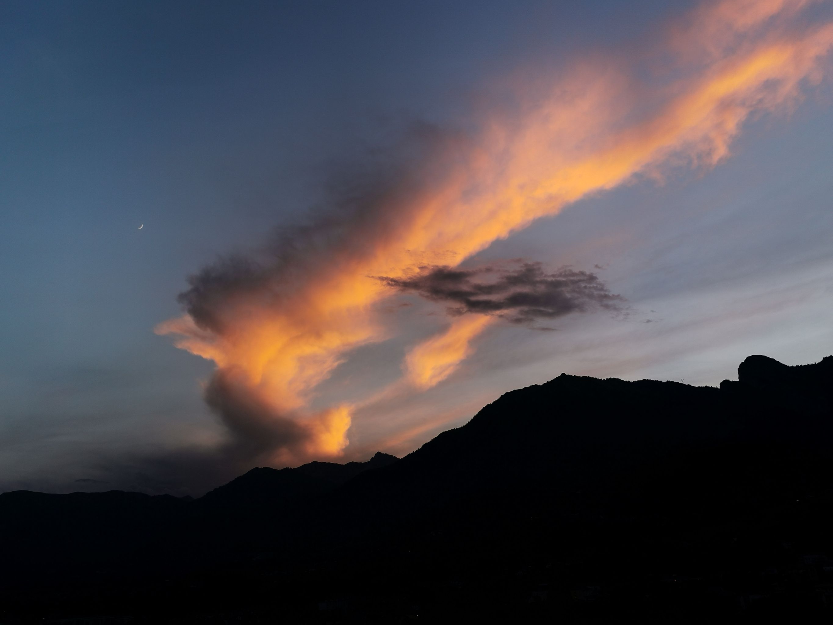 2022-07-03 Coucher de soleil sur les Bauges