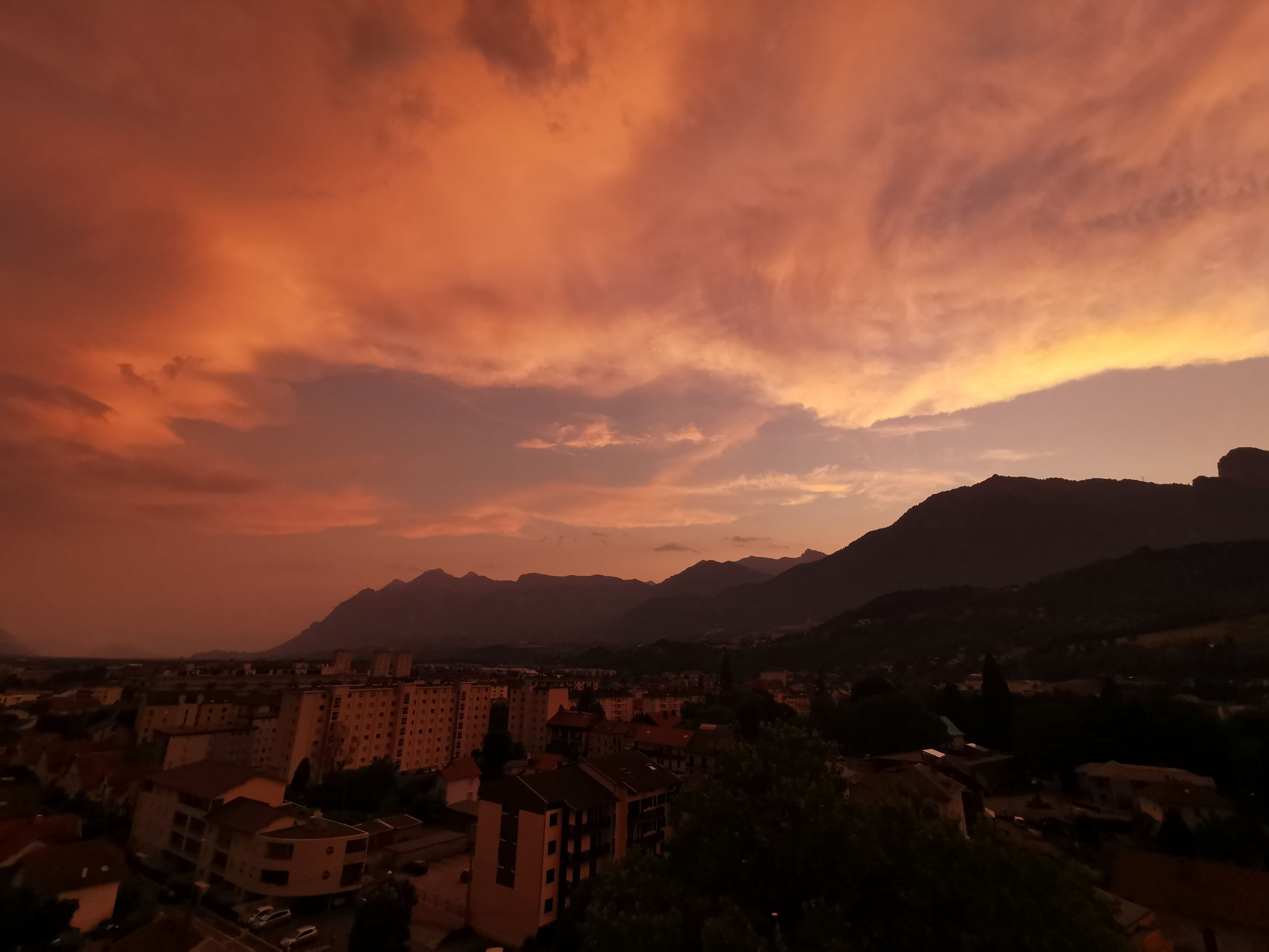 2022-07-19 Coucher de soleil sur les Bauges