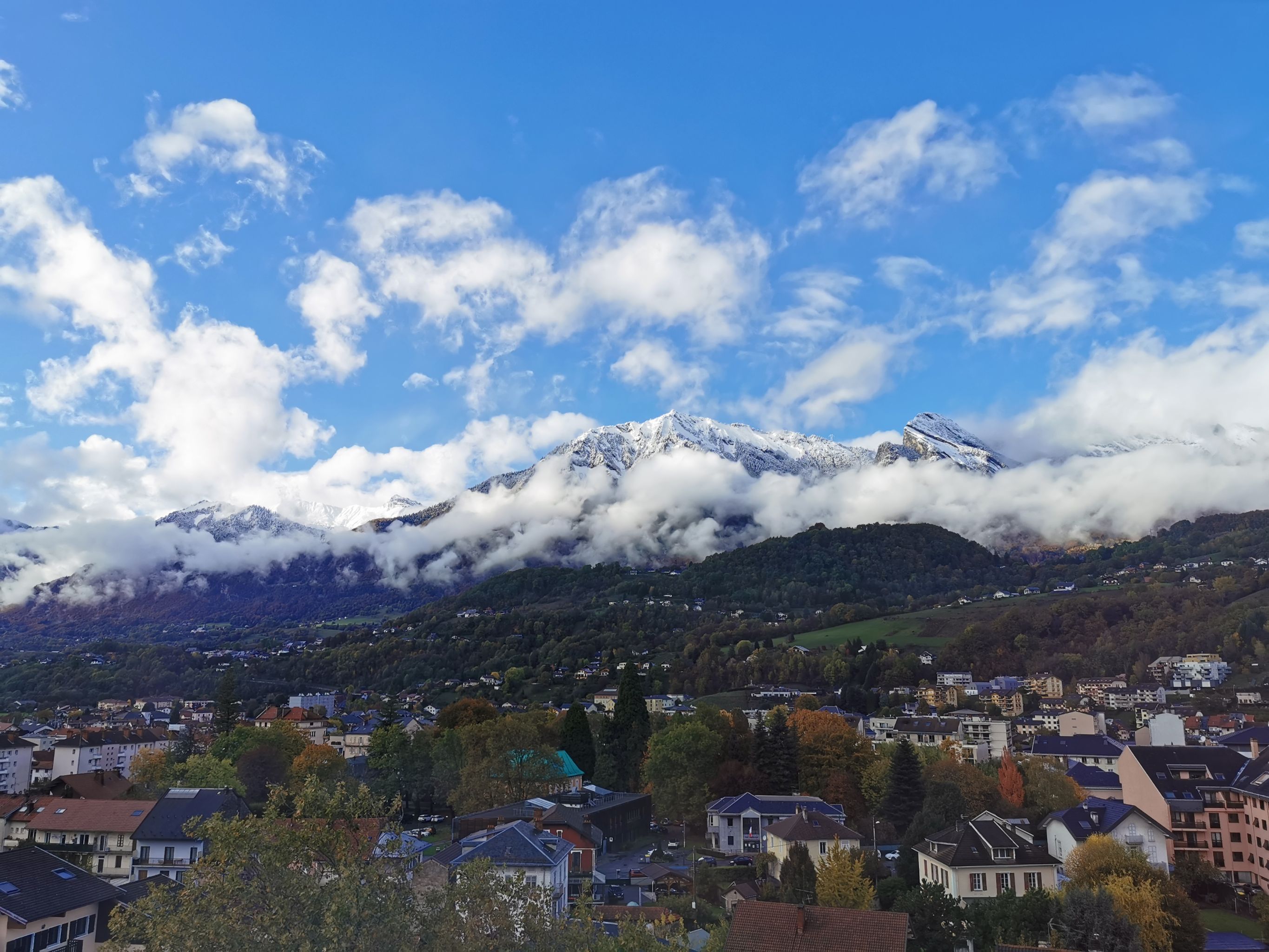 2023-11-10 Le massif des Bauges enneigé