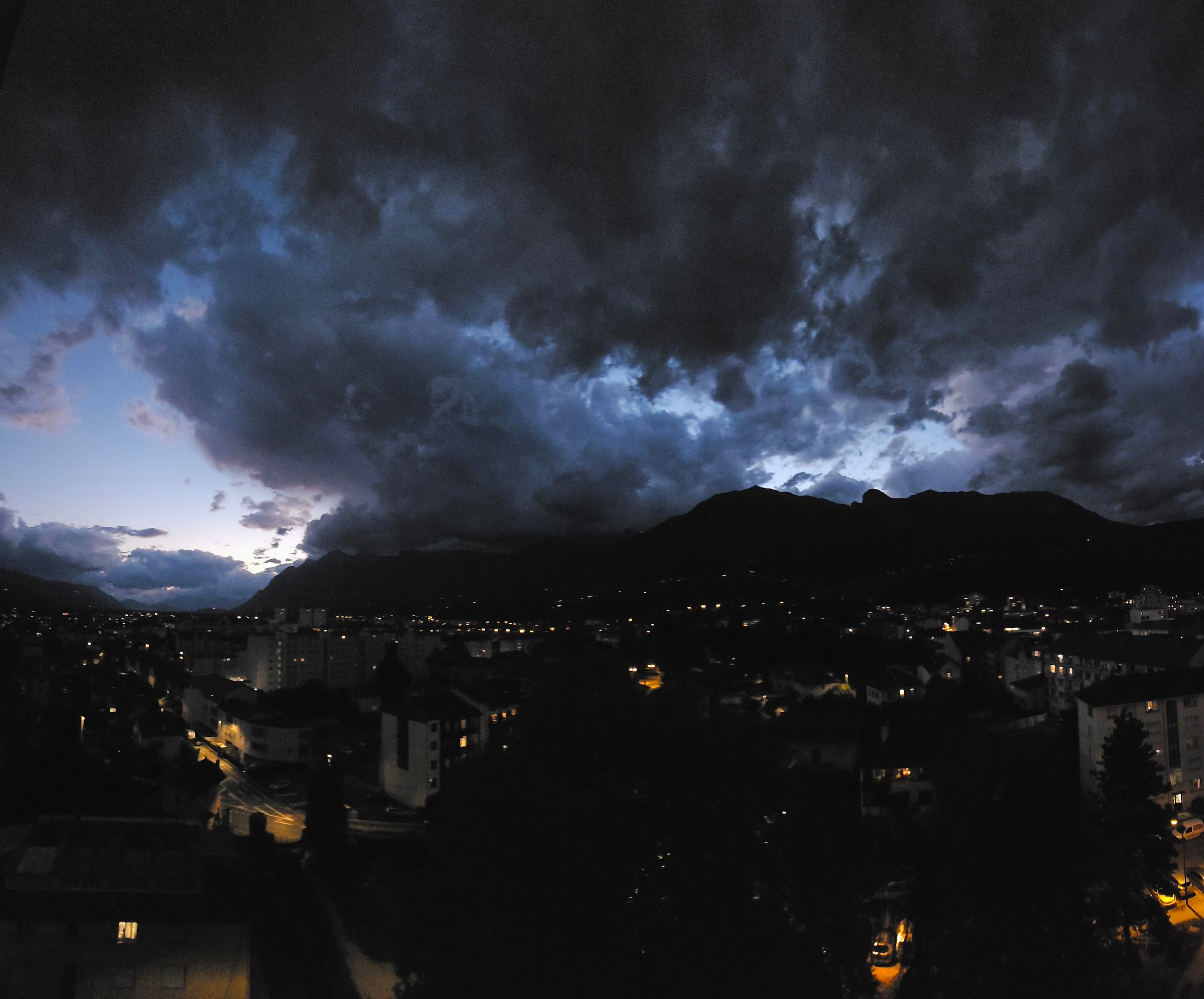 2025-09-15 Soirée nuageuse sur les Bauges