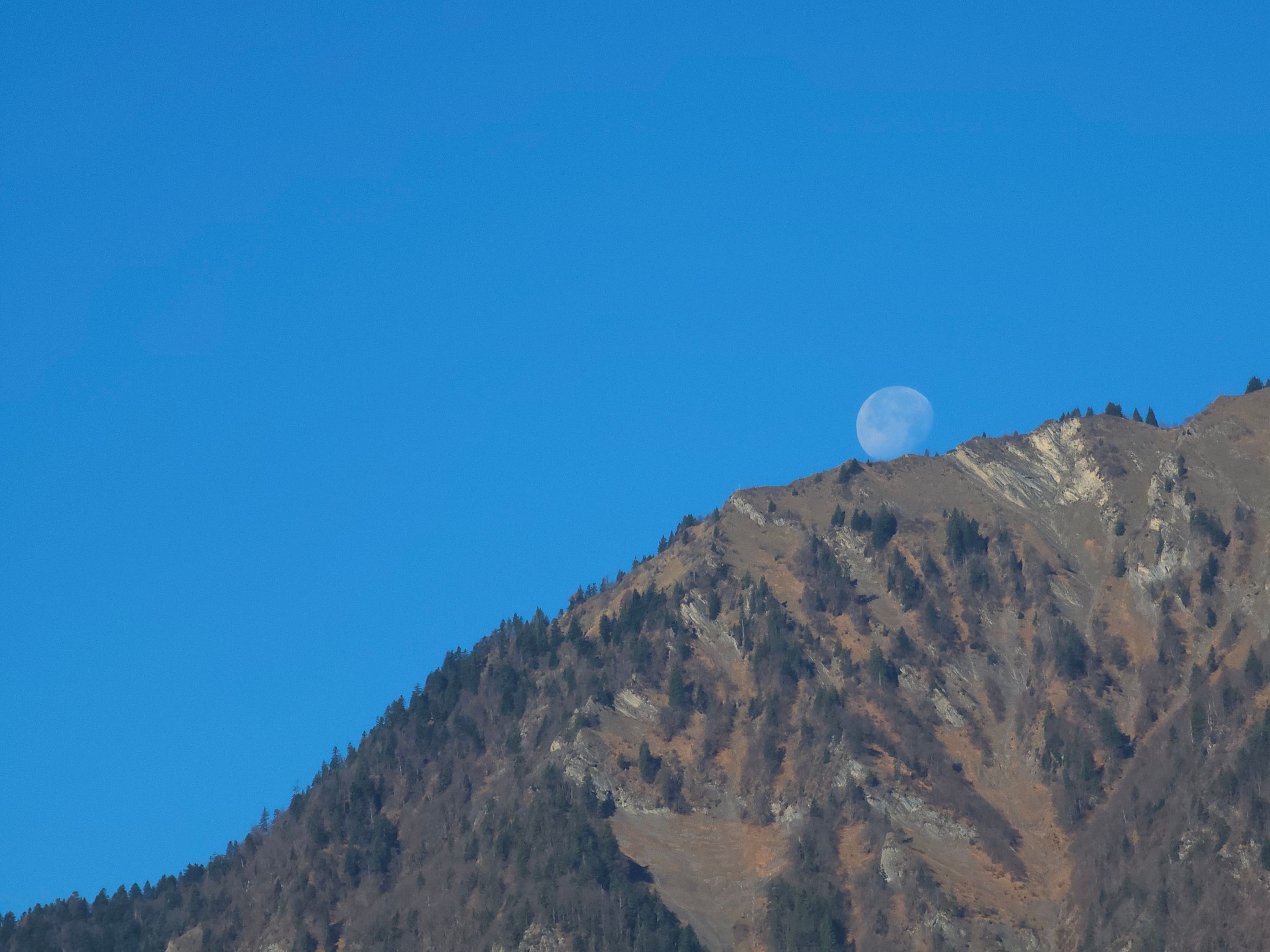 2025-11-08 Lune sur les versants de la Belle Étoile