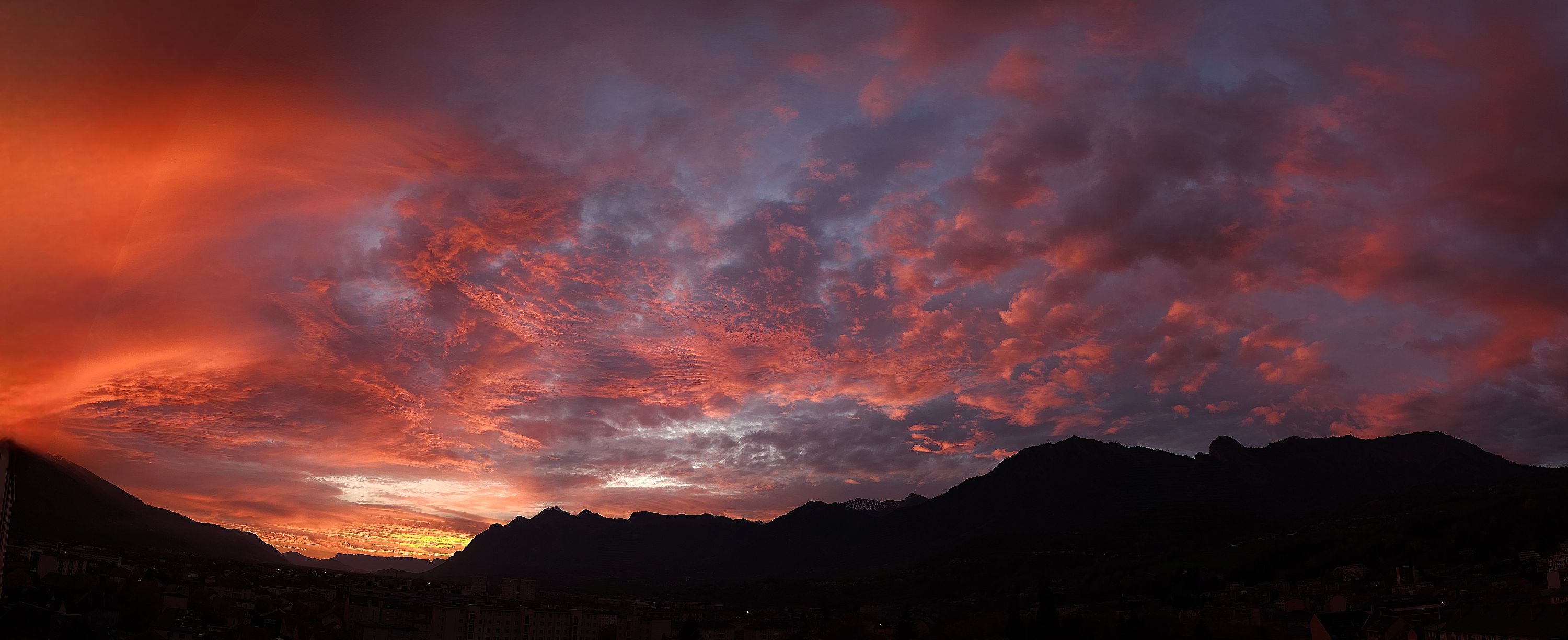 2025-11-10 Coucher de soleil sur les Bauges 1