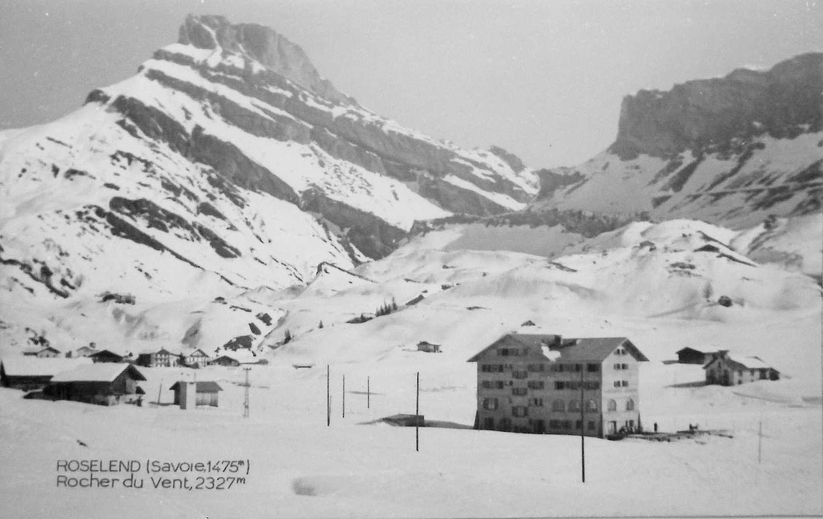 Village de Roselend en hiver et Roc du Vent, hôtel Couttet