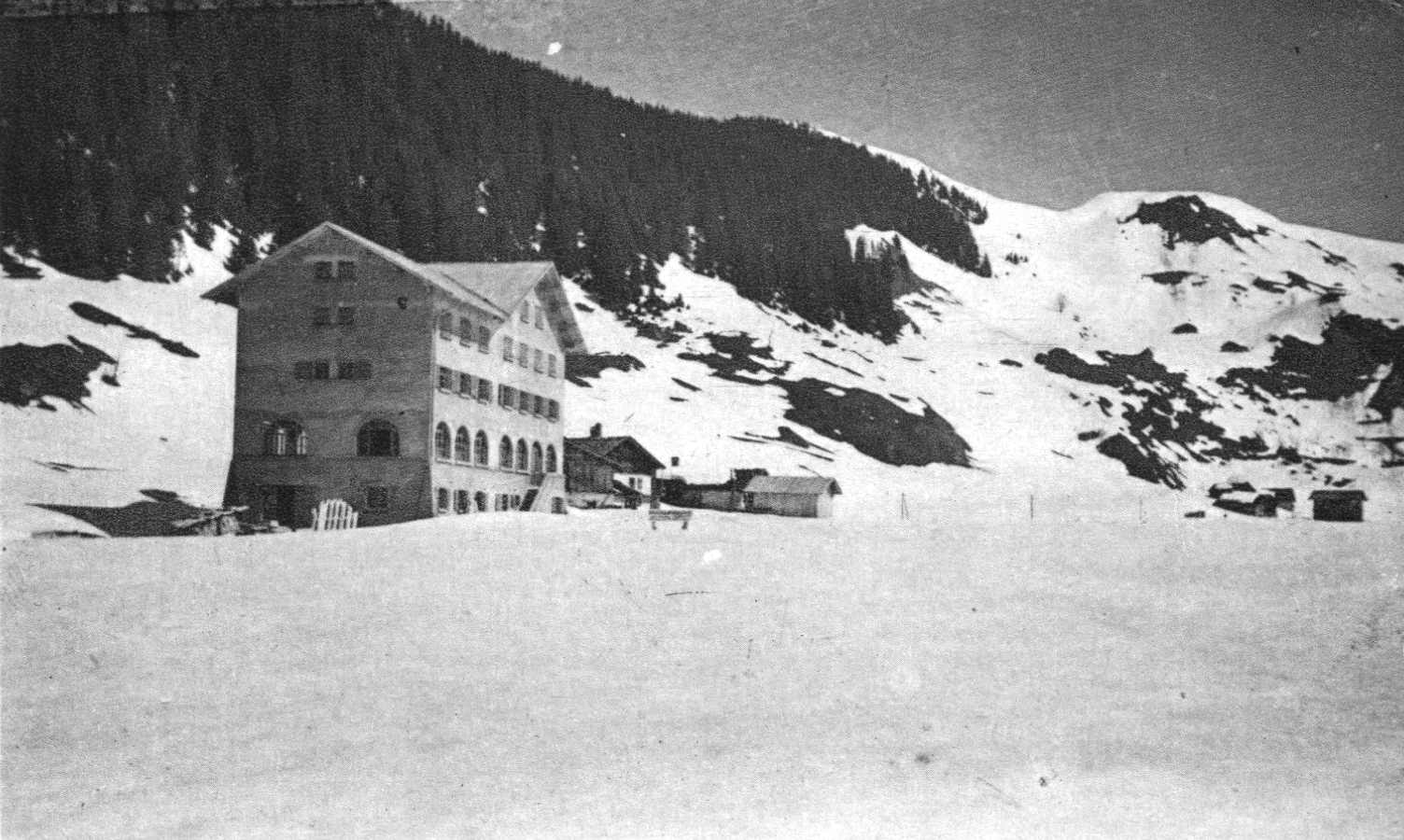 Hôtel Couttet avec un peu de neige, au printemps ou à l’automne