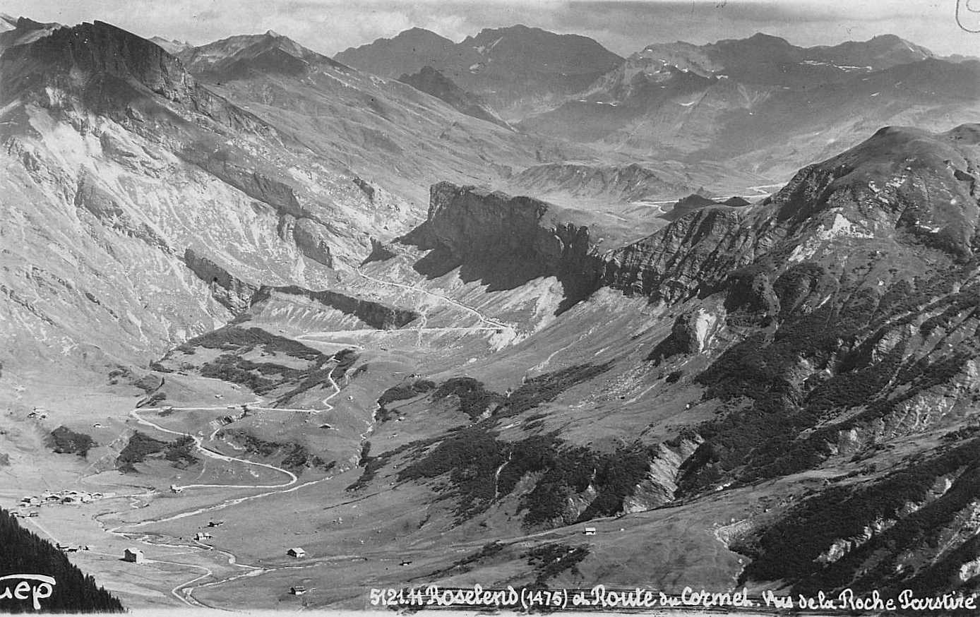 Vue aérienne du vallon et de la route du cormet