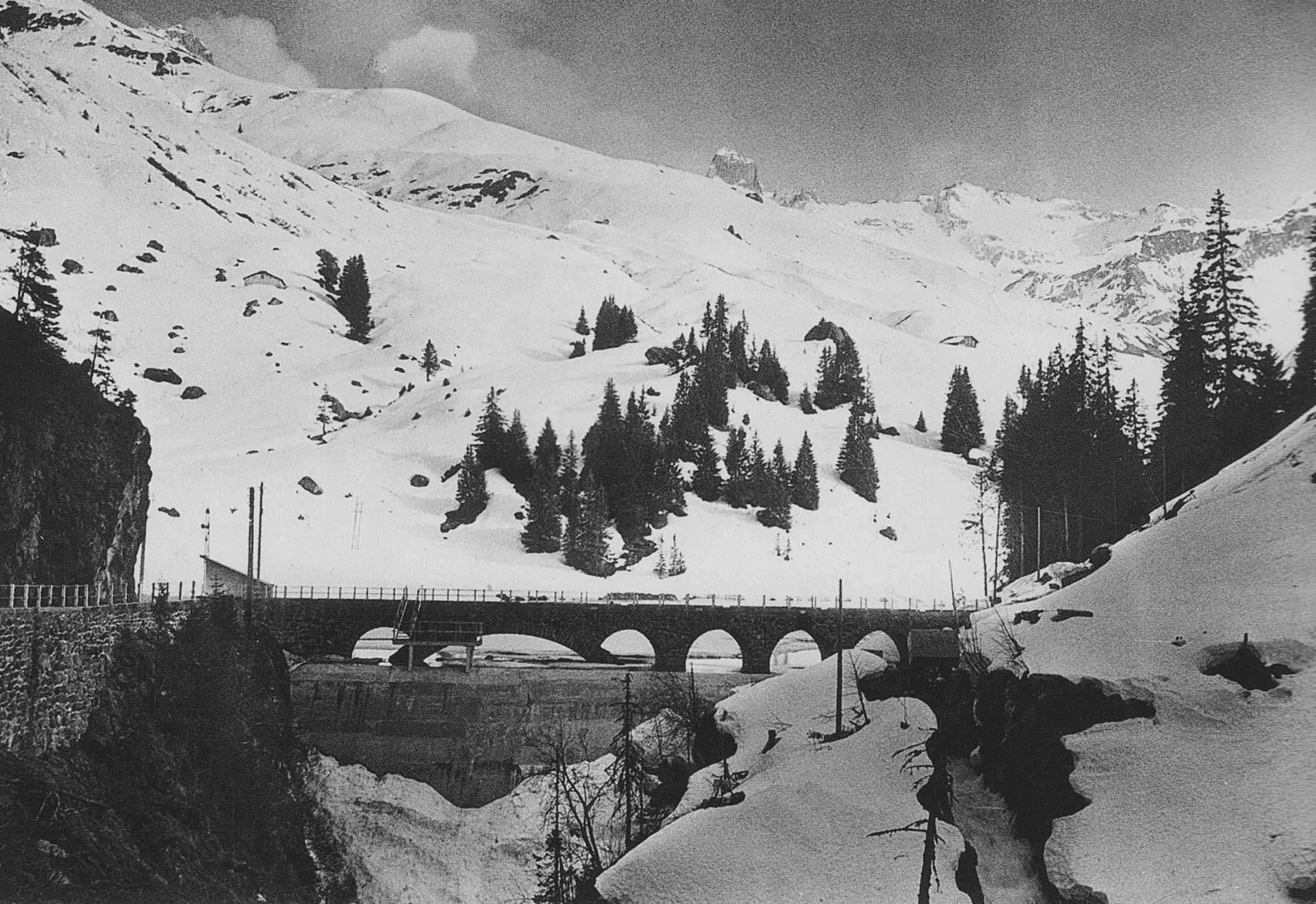Pont du Rey (ou pont Duret) construit entre 1905 et 1914, il est situé au pied du barrage actuel côté amont.