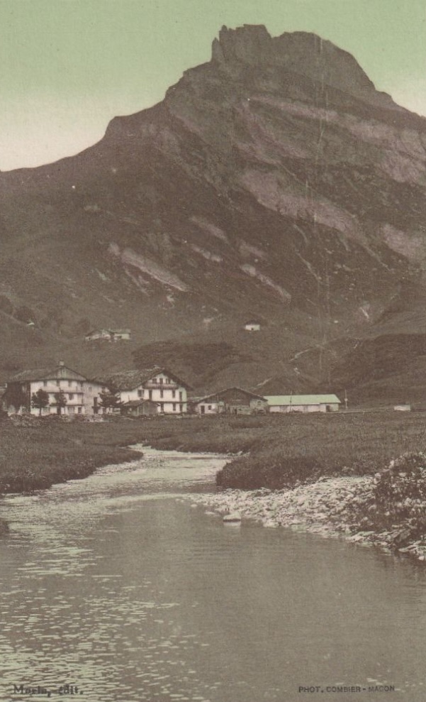 L’hôtel Mont Blanc, le roc du Vent et le torrent