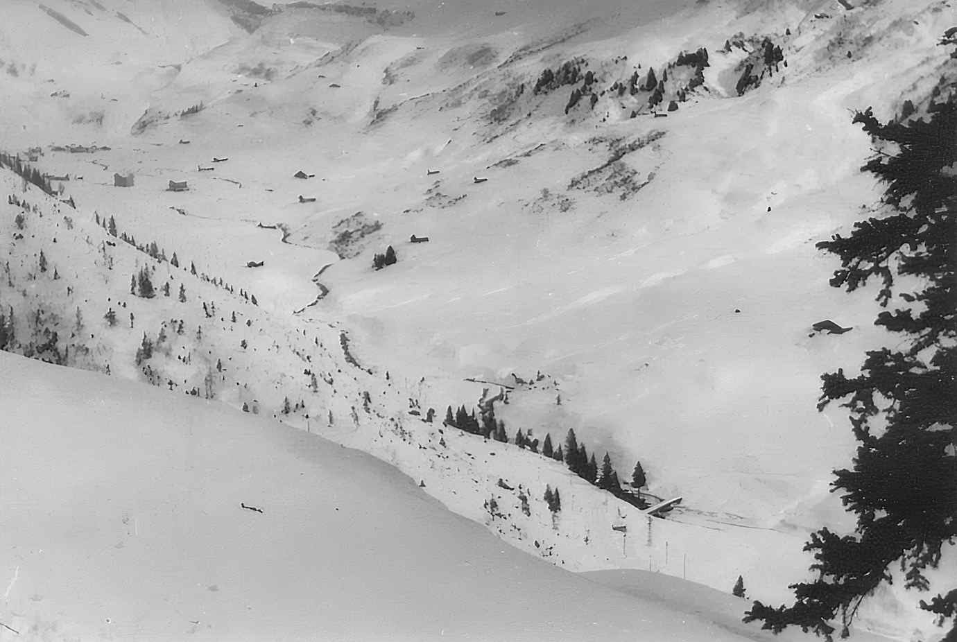 Le vallon de Roselend enneigé en 1955