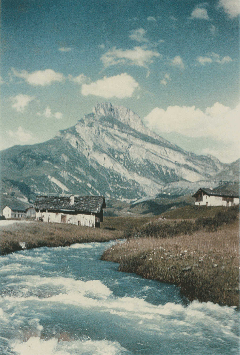Rare photographie couleur du village de Roselend et son torrent le Doron