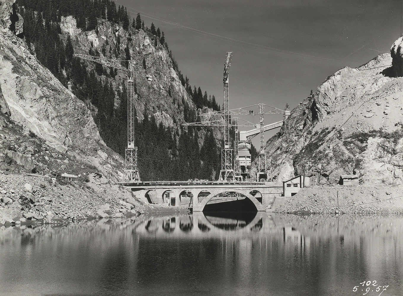 Vue amont des débuts des travaux le 5 septembre 1957