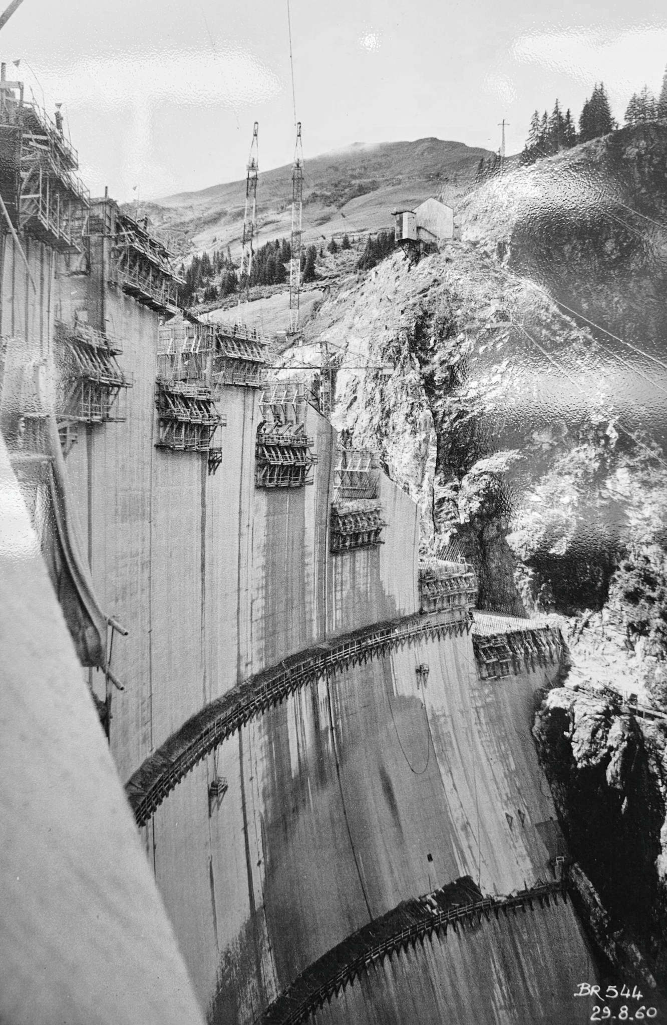 Voûte sur le rocher de l’appui latéral