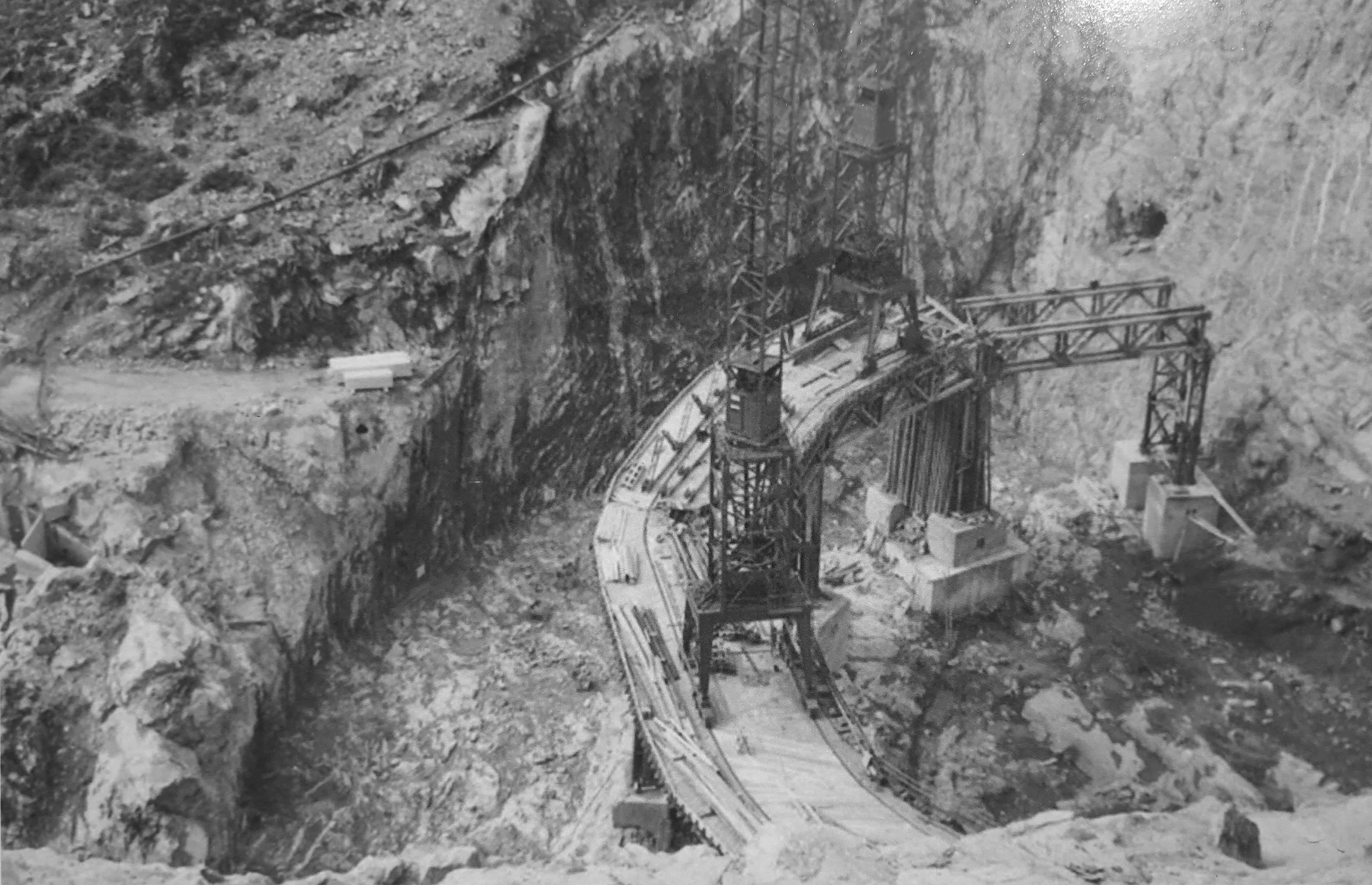 Fouilles pour les fondations de la voûte