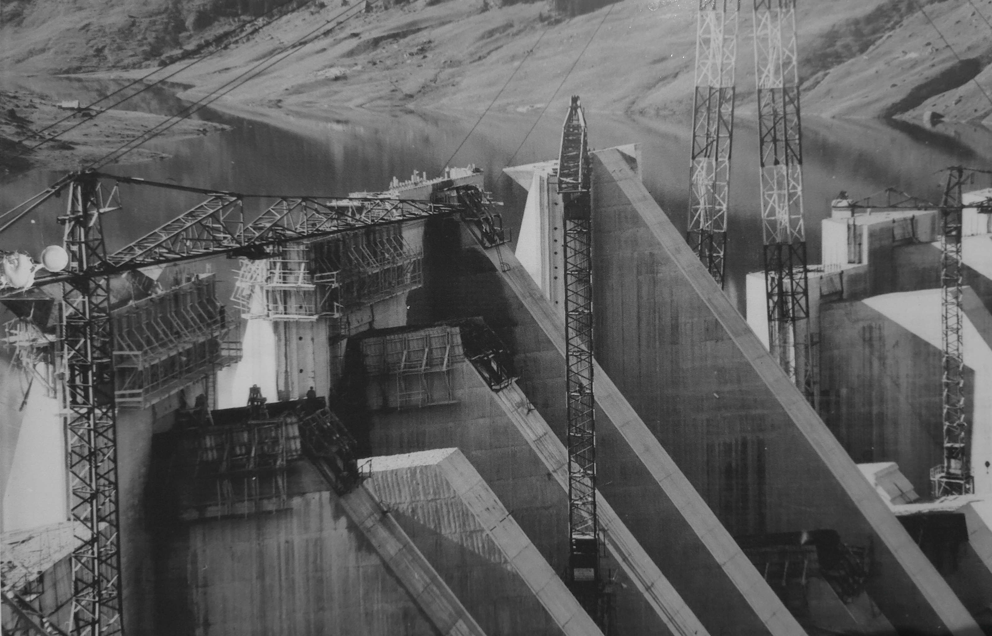 Têtes de contreforts et système de grues et blondins