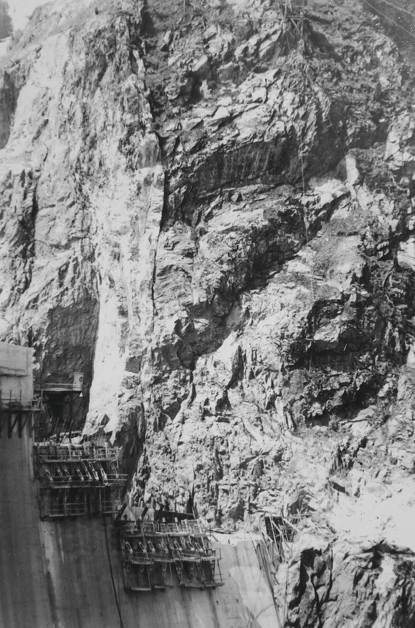 Voûte sur le rocher de l’appui latéral