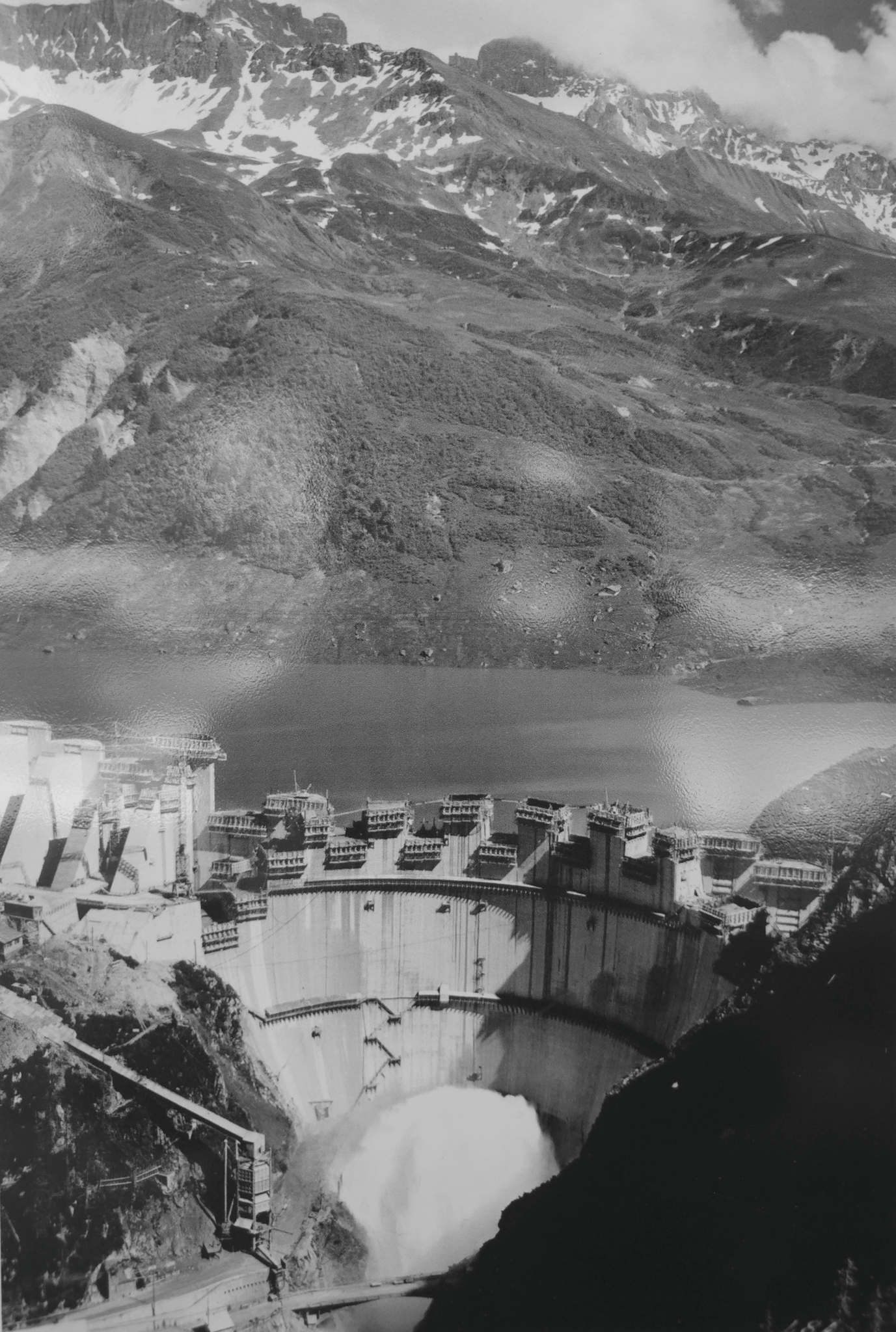 Vue aérienne de la voûte et de la vanne de vidange