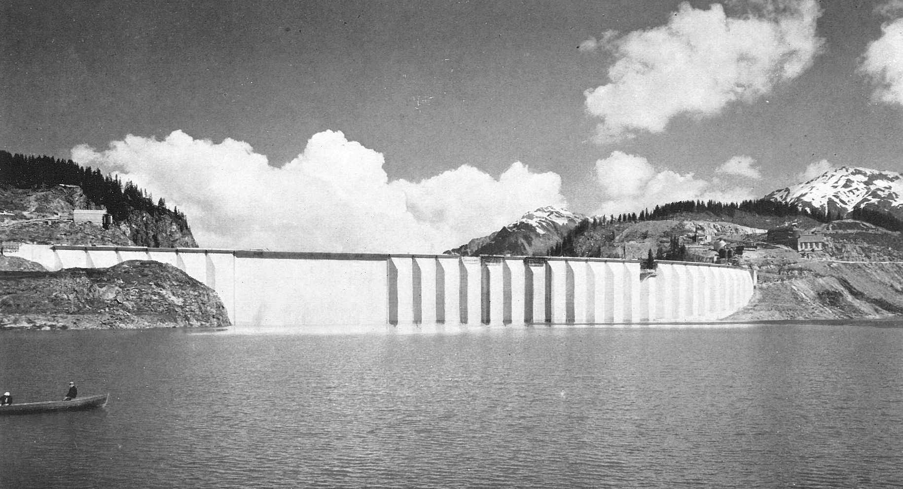 Vue depuis le lac durant la mise en eau