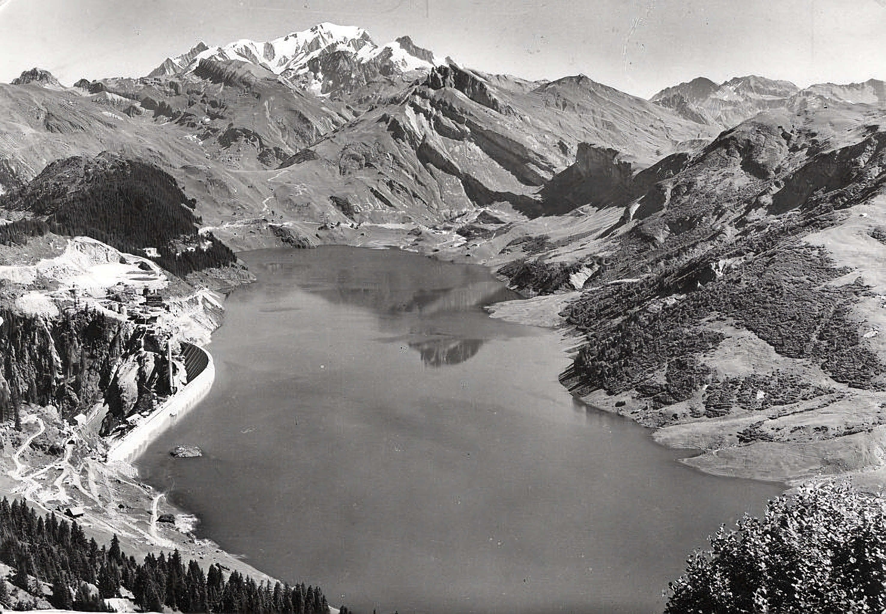 Fin de construction vue côté Roche Parstire et le Roc du Vent en arrière-plan