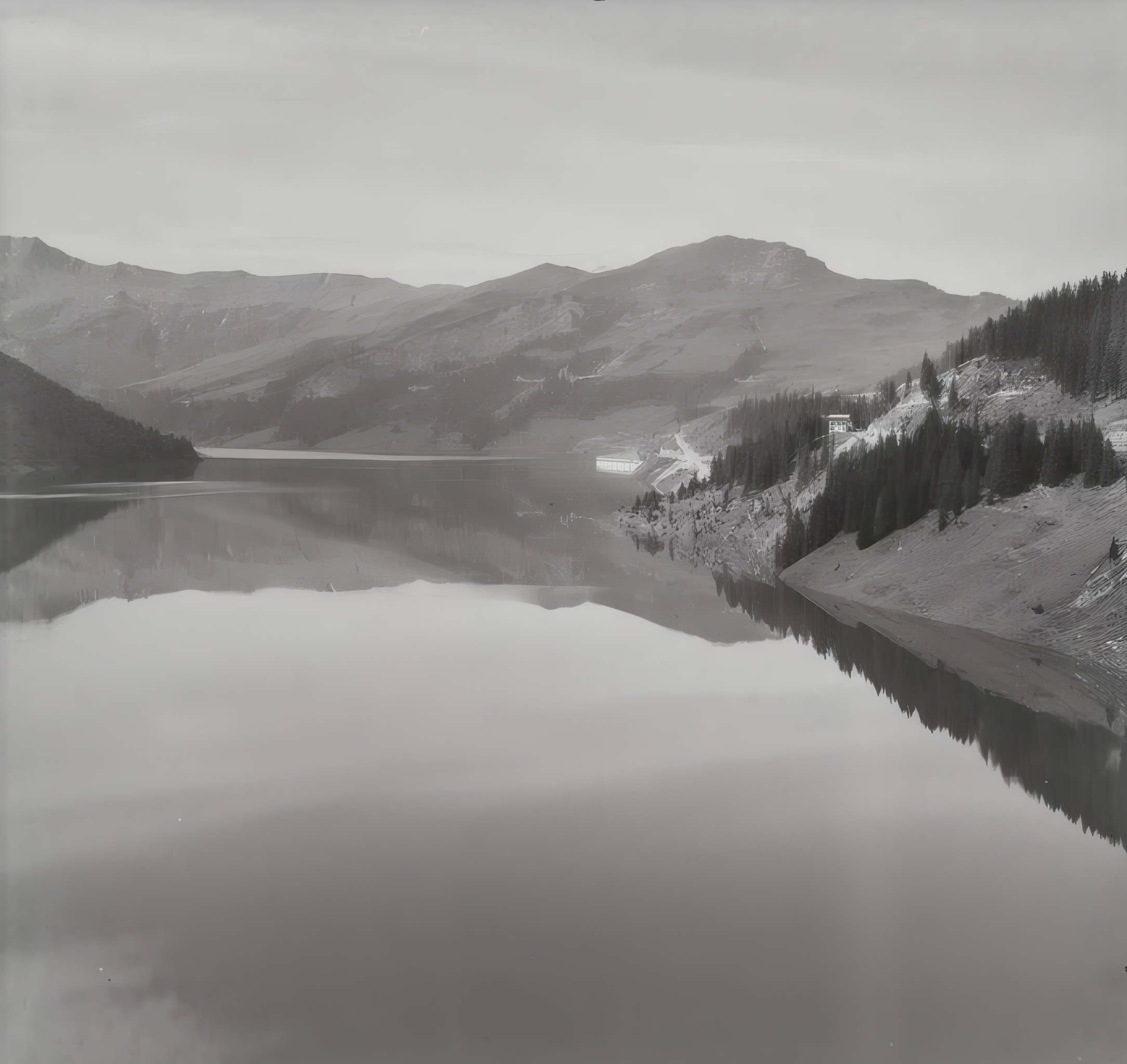 Lac et barrage en septembre 1967