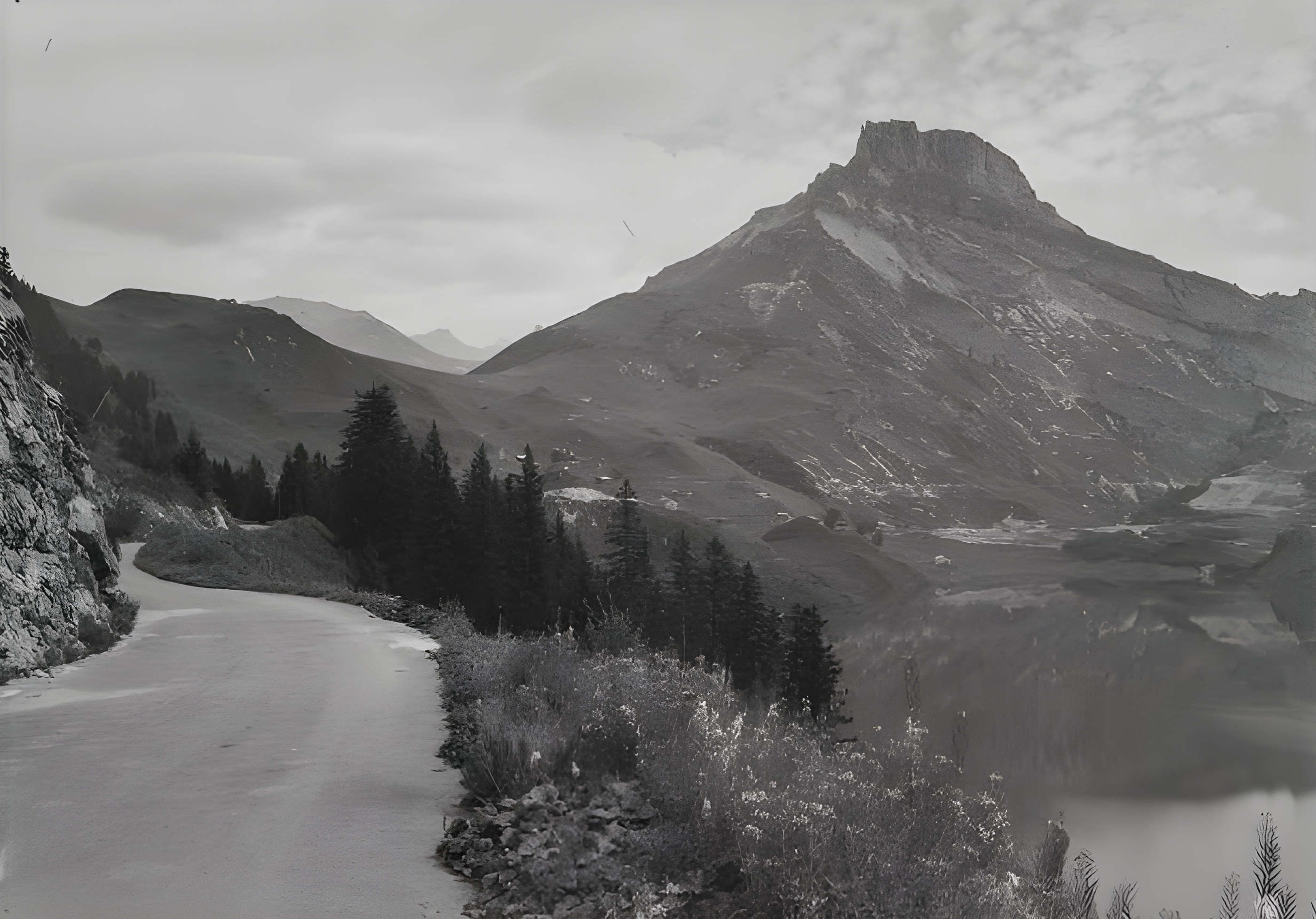 Le lac de Roselend depuis la route du col du Mérraillet en 1967