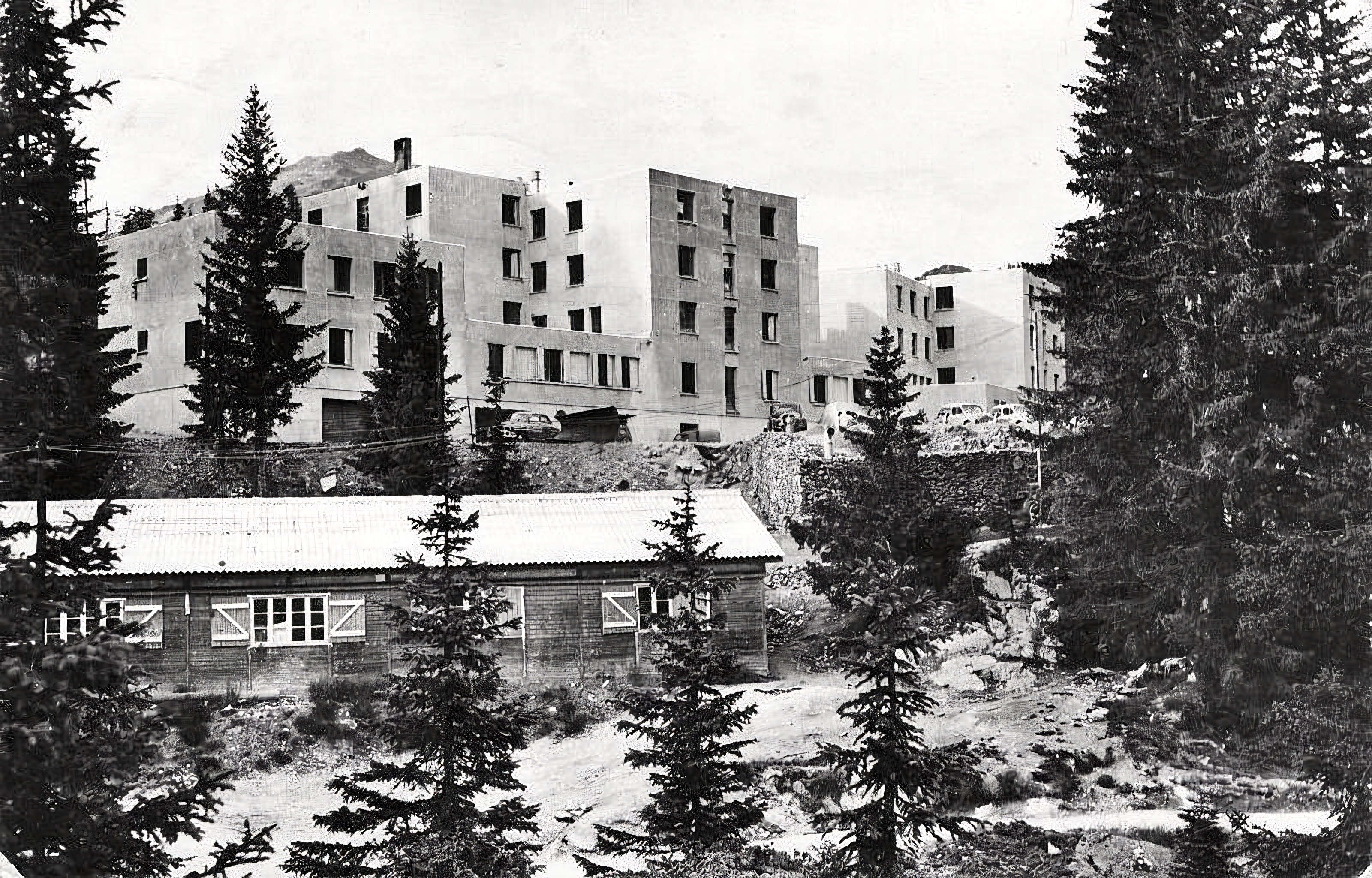 Bâtiments des travailleurs du chantier situés au col du Méraillet
