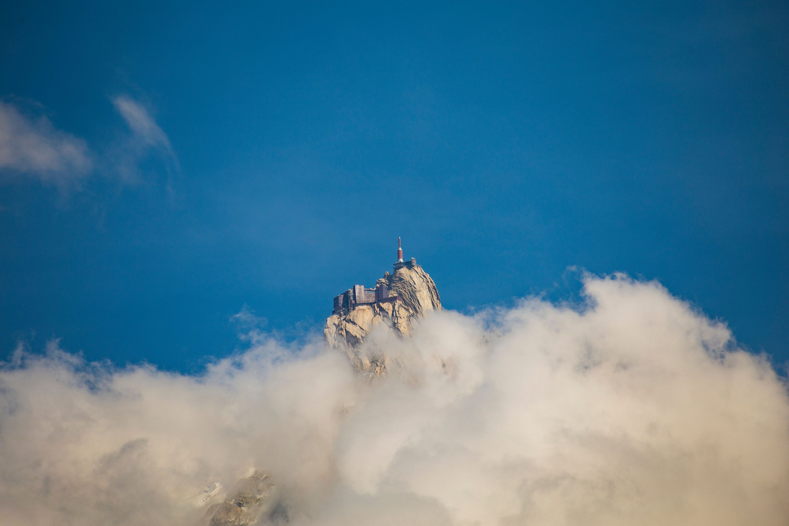 Aiguille du Midi au dessus des nuages
