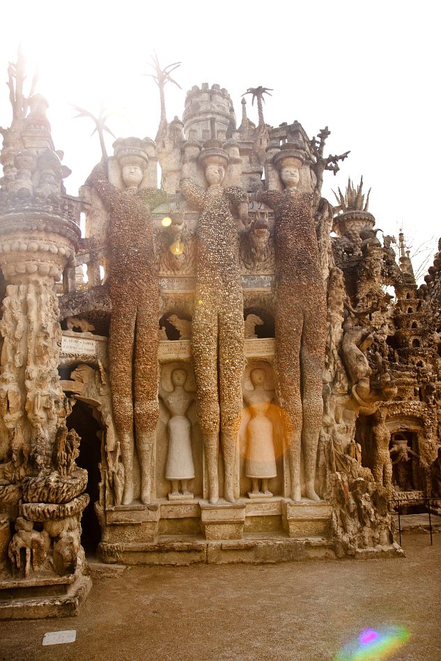 Les 3 géants César, Vercingétorix et Archimède sur la façade Est