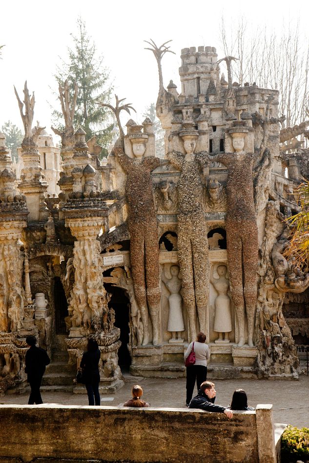 Les 3 géants César, Vercingétorix et Archimède sur la façade Est