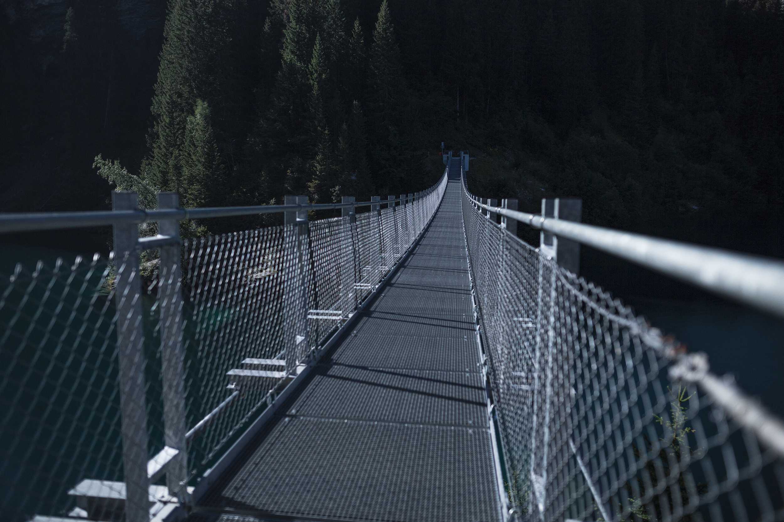 Pleine lune sur la passerelle de St Guérin