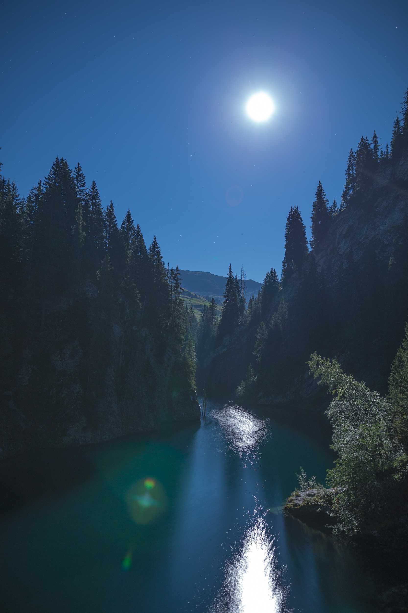 Plein lune sur le lac du barrage de St Guérin