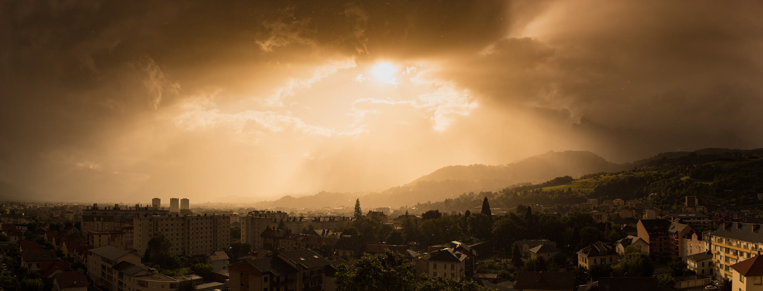 Éclaircie sur Albertville avant la pluie 5020