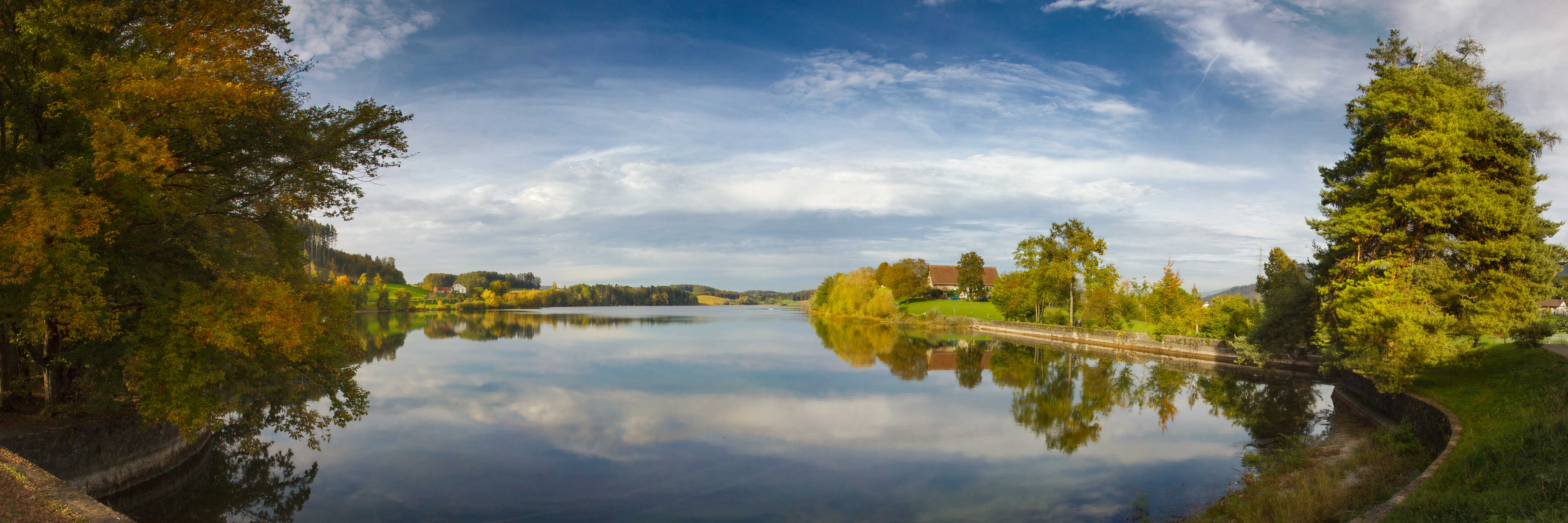 Le Lac de Bret en Automne