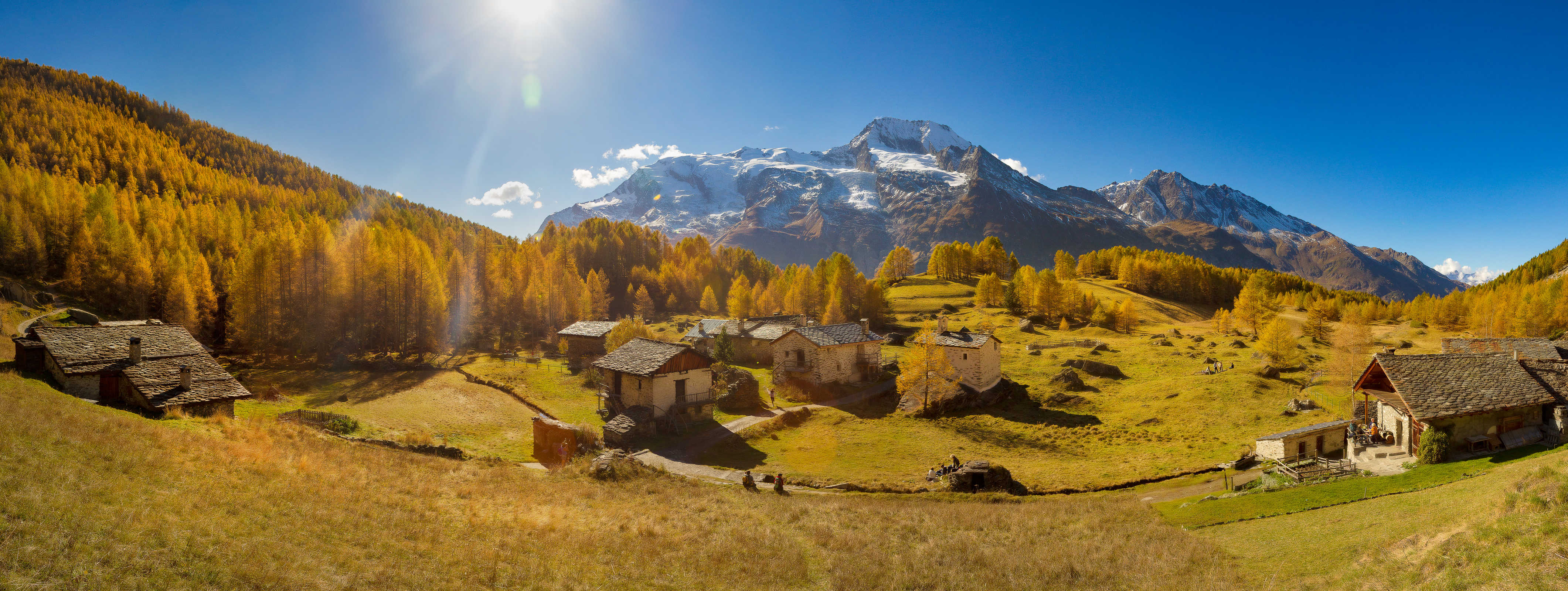 Le Village du Monal en Automne