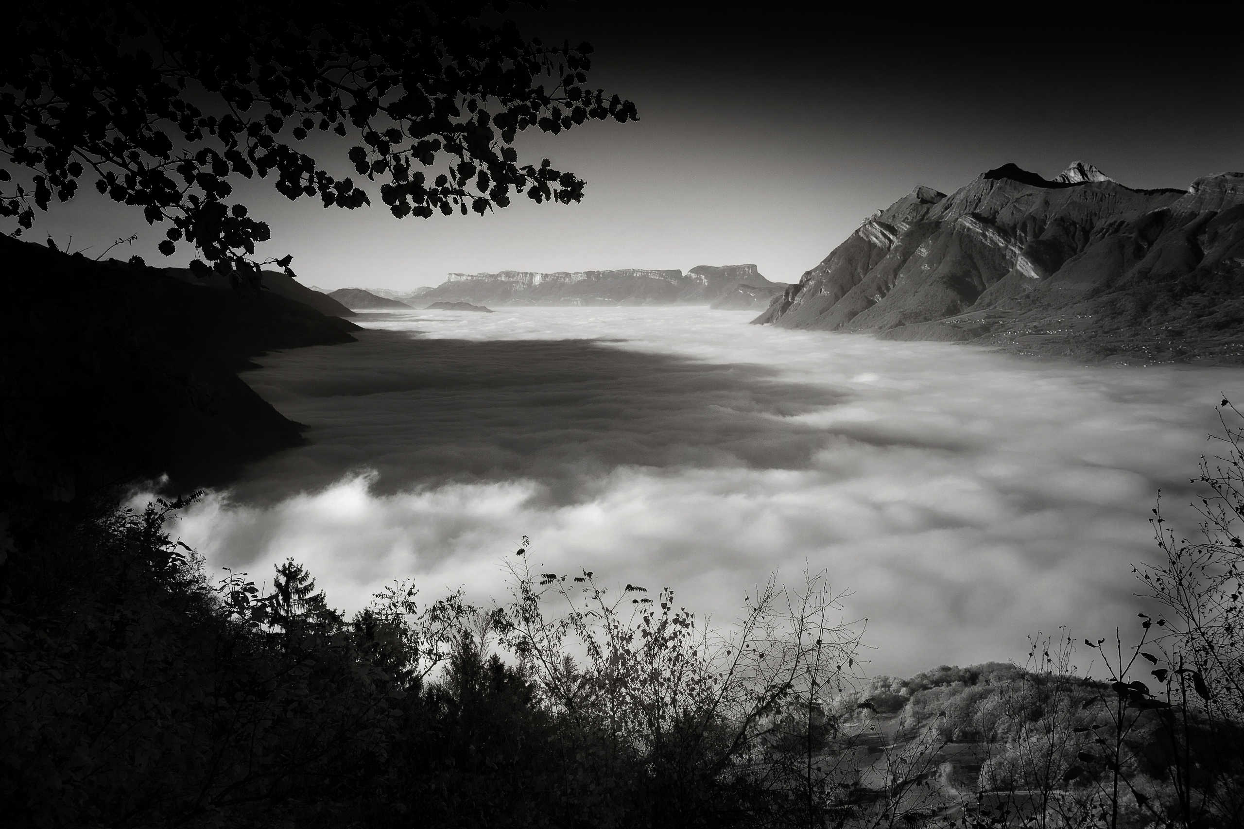 Albertville sous la Mer de Nuages en Automne