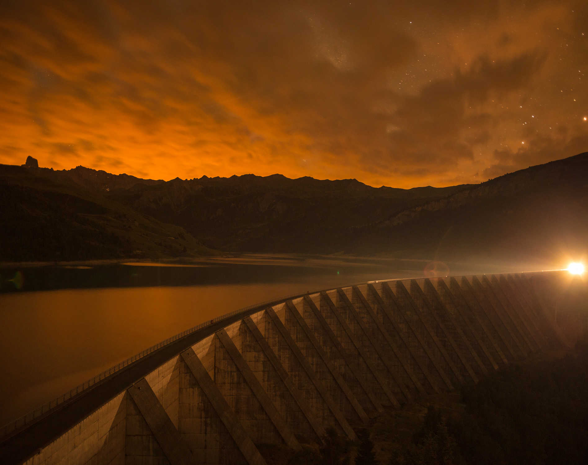 Light painting sur le barrage de Roselend - Beaufortain